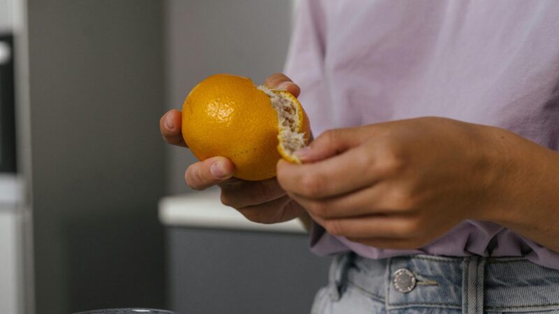Neišmeskite apelsinų žievelių: naminis valiklis ištirpdys riebalus per akimirką