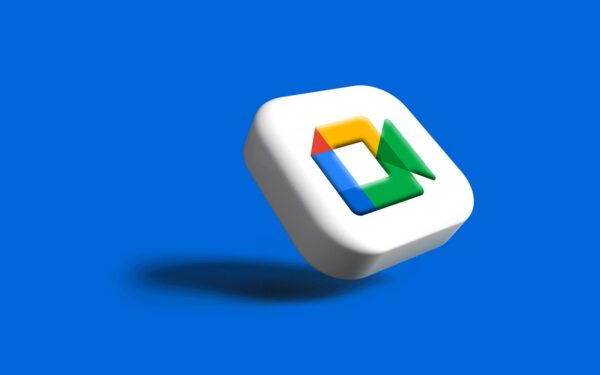 Darbus atliksite net ir kelyje: jūsų automobilyje atsiras „Google Meet“ programėlė