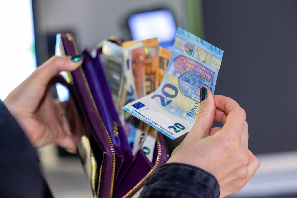 Mokėjimo kortelė. Juliaus Kalinsko (ELTA) nuotr.