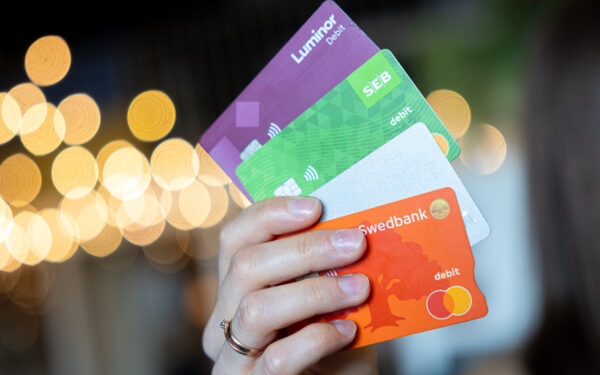 Gyventojai įsiuto dėl naujo mokesčio: net apsipirkimas parduotuvėje tapo brangesnis