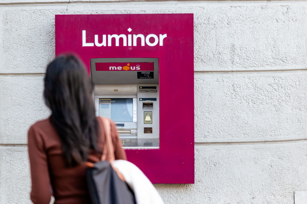 „Luminor" bankomatas. ELTA / Andrius Ufartas nuotr.