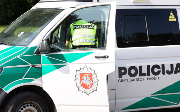 Nerami naktis Lietuvoje: degė parduotuvė ir automobilis, įtariamas padegimas