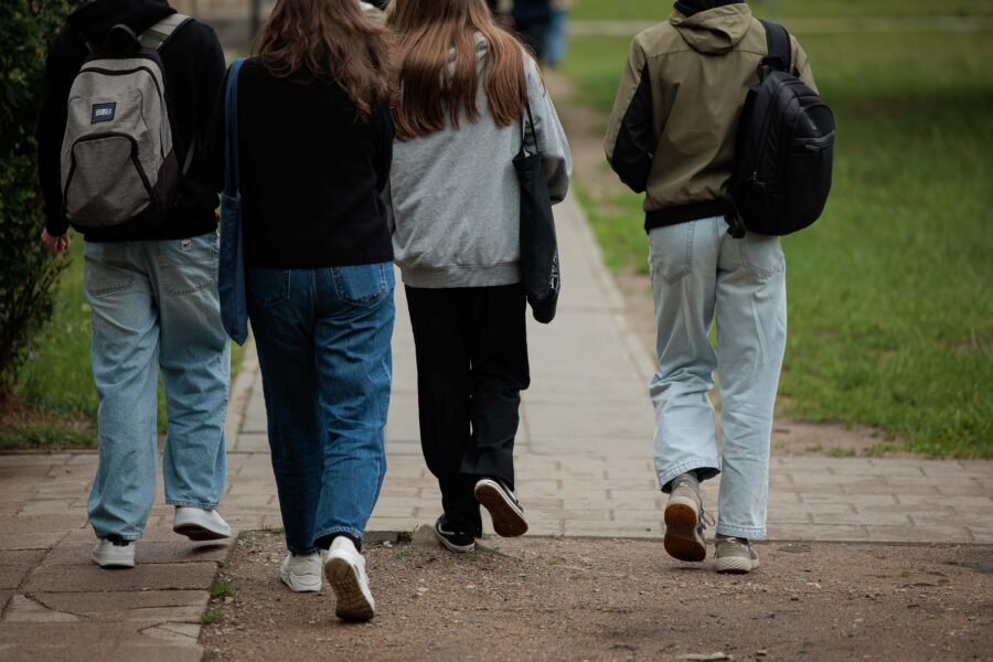 Moksleiviai po anglų kalbos egzamino. ELTA / Josvydas Elinskas nuotr.