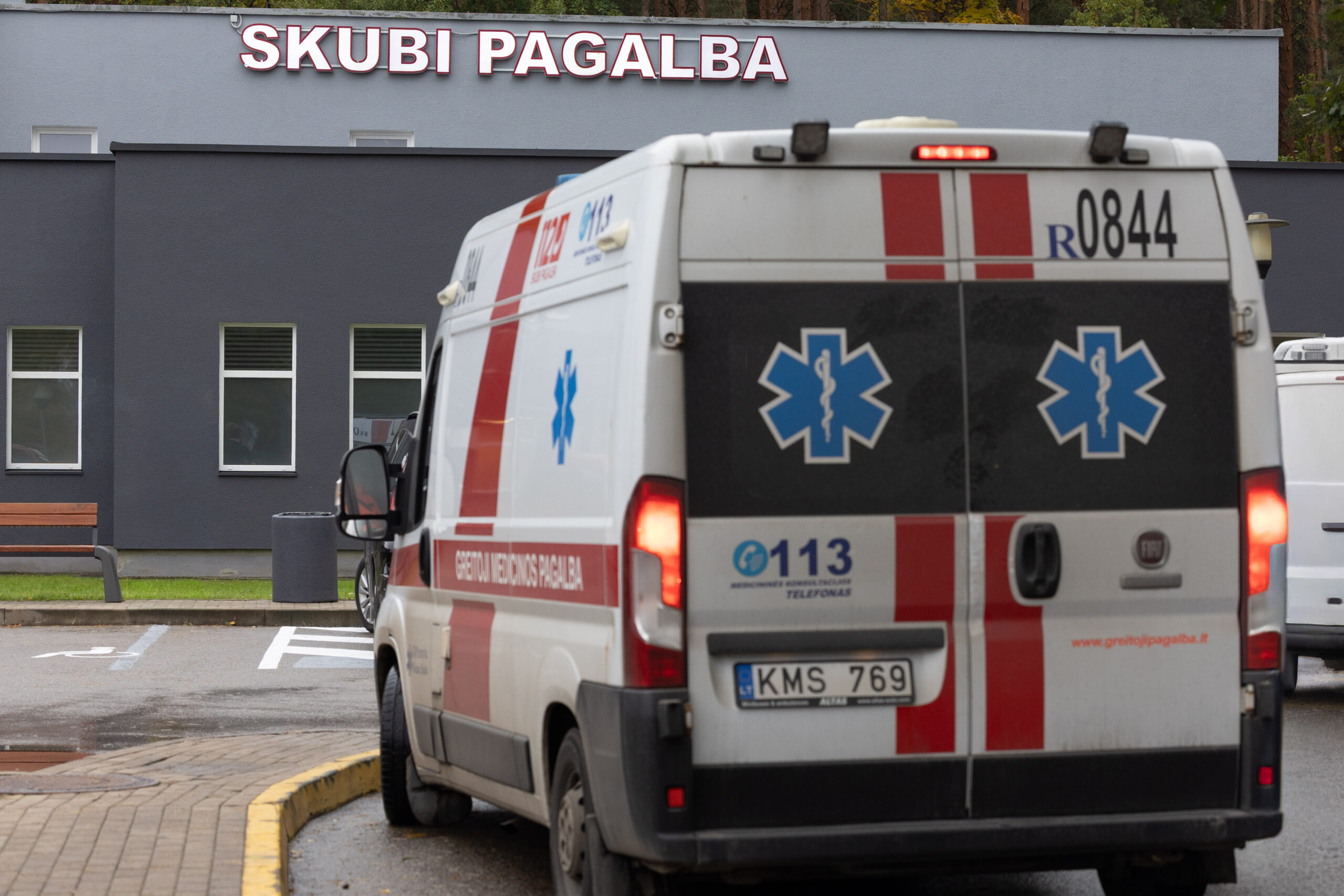 Skaudus įvykis sostinėje: per avariją Vilniuje nukentėjo moteris
