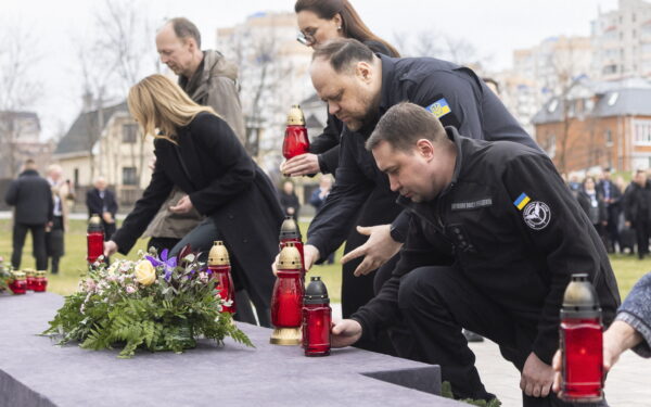 Budanovas paragino visuomenę suaugti ir sakė, kad dronai be žmonių karo nelaimės