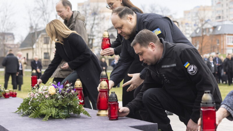 Budanovas paragino visuomenę suaugti ir sakė, kad dronai be žmonių karo nelaimės