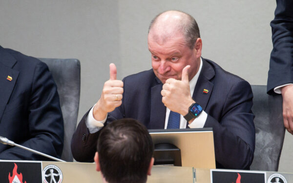 Seimas panaikino Skvernelio teisinę neliečiamybę