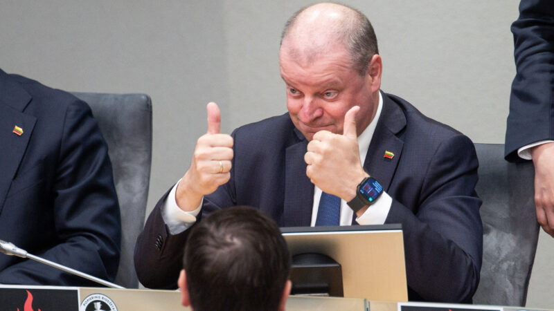 Seimas panaikino Skvernelio teisinę neliečiamybę
