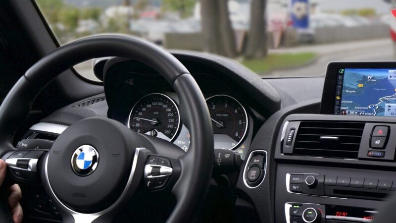 Susitikimai kelyje: „Google Meet“ oficialiai atkeliauja į jūsų automobilio ekraną