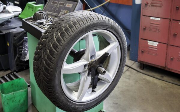 Neapsigaukite dėl gero protektoriaus: viena maža detalė išduoda, kad padangas laikas keisti