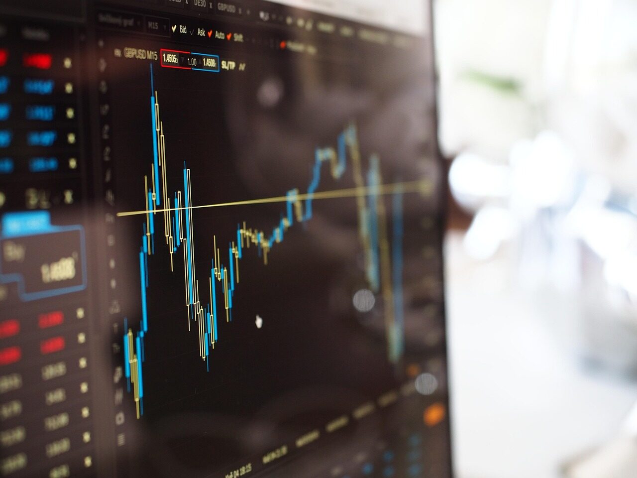 Investuotojų laukia įtemptas rytas: sužinokite, kodėl „Dow“ krenta, o nafta brangsta