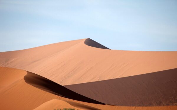 Oranžinis dangus slepia nematomą žudiką: kodėl Sacharos dulkės tapo mirtina grėsme Europai?
