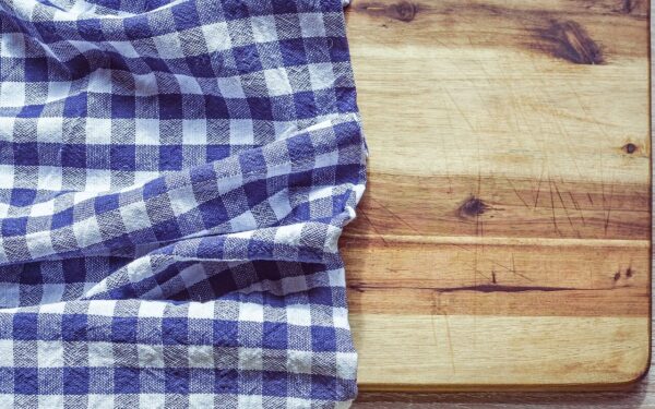 Dėmės ir kvapas išnyks akimirksniu: štai kodėl rankšluosčius verta dėti į mikrobangų krosnelę