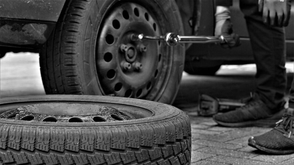 winter tires, tire service, nature, tire, automobile, tyres, car tire, rubber, security, tire profile, vehicles, snow, tire disposal, second hand, season, power, screws, nuts, man, rims, assembly, assemble, black-and-white, hands, tool