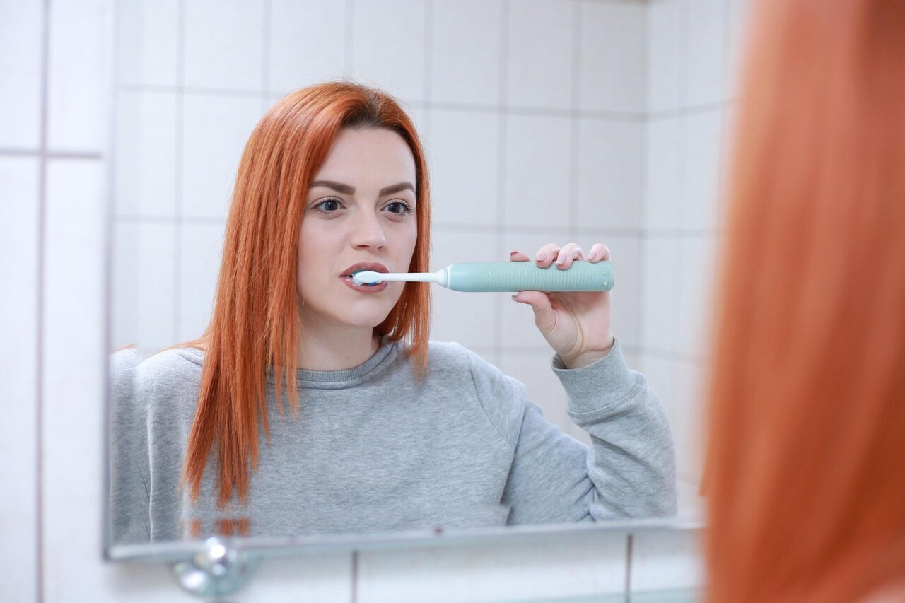 Nevalote dantų prieš miegą? Specialistai atskleidė, kaip tai gali smogti jūsų širdžiai