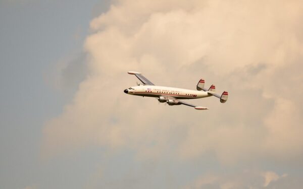 Atostogų planams iškilo rimta grėsmė: kodėl net po paliaubų skrydžių kainos kyla?