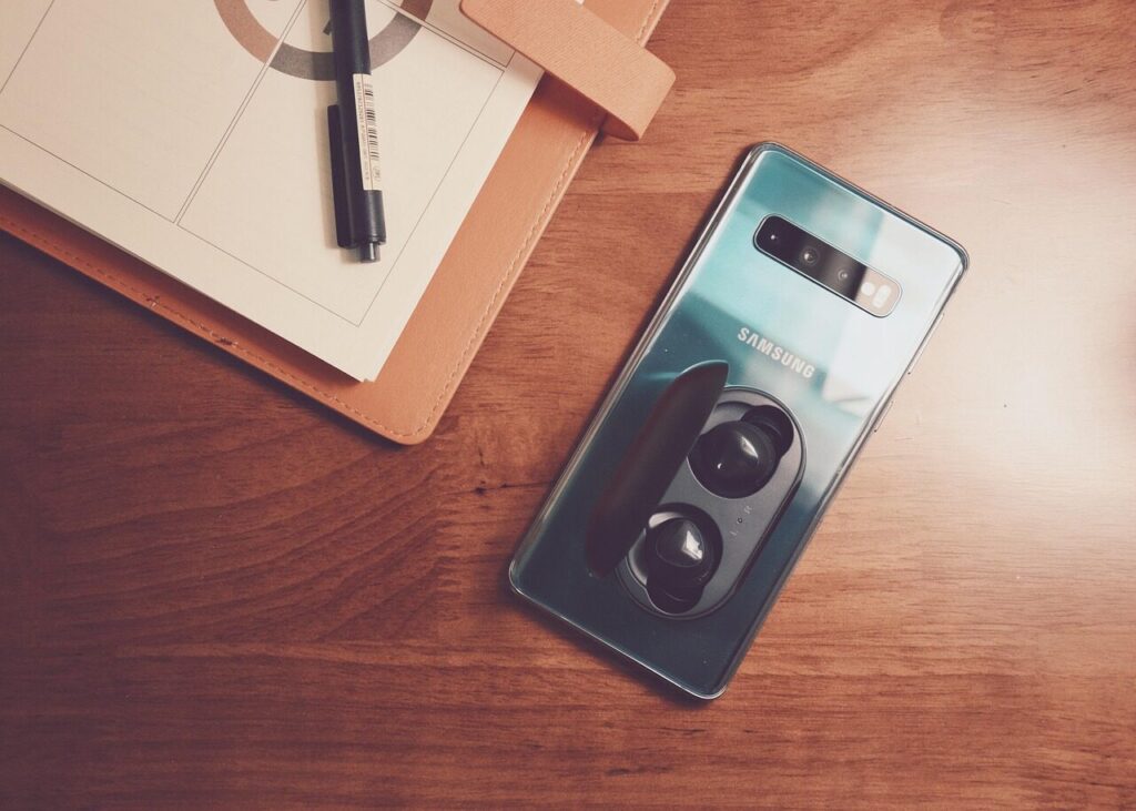 mobile phone, earphone, desktop, notebook, jobs, samsung, galaxy, earphone, jobs, samsung, samsung, samsung, samsung, samsung