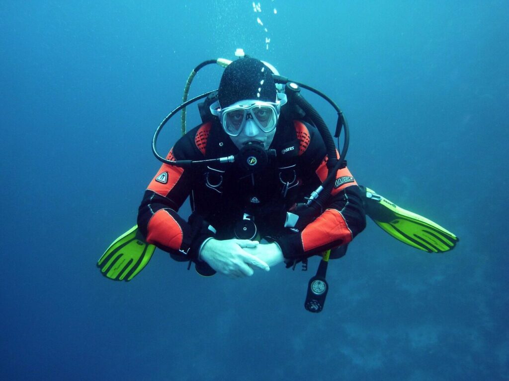 diver, scuba divers, dive, nature, underwater, underwater world, diving suit, sea, water, breathing apparatus, scuba diving, air bubbles, hover
