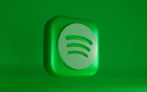 Revoliucija knygų lentynoje: atskleista, kaip „Spotify“ sujungė popierinius puslapius su garsu