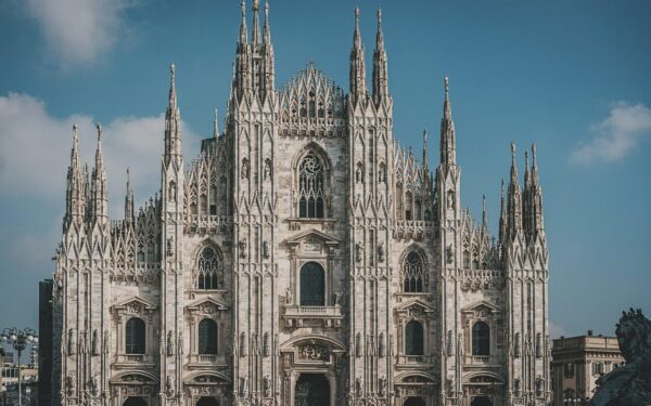 Milanas skęsta dūmuose: tūkstančiai žmonių sukilo prieš naujas taisykles