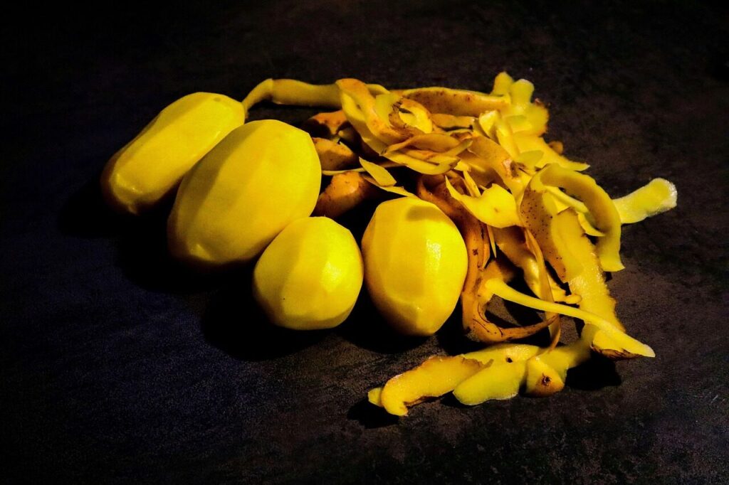 vegetables, potatoes, potato peels, peeled potatoes, potato peels, potato peels, potato peels, potato peels, potato peels, peeled potatoes, peeled potatoes, peeled potatoes