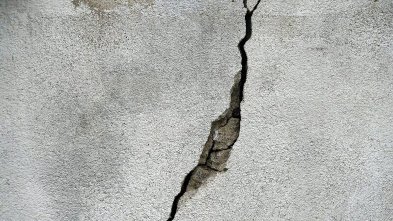 Betono įtrūkiai dings be cemento: atskleistas gudrus būdas, kaip sutvarkyti plyšius