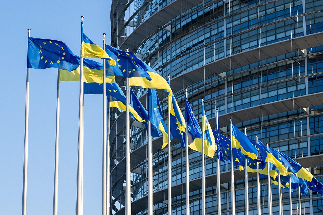 ES ambasadoriai spręs dėl 90 mlrd. eurų paskolos Ukrainai: viską lems nafta į Vengriją