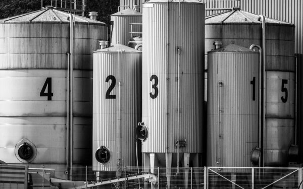 Karas Artimuosiuose Rytuose smogia per kišenę: Briuselis keičia dujų kaupimo taisykles