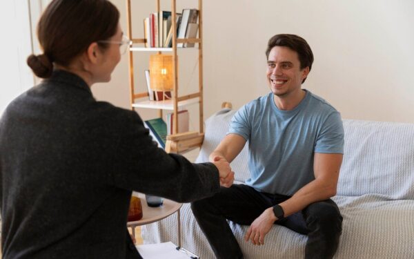 Ilgas gydymas nebūtinas: viena terapijos sesija padėjo moteriai atsikratyti varginančių minčių