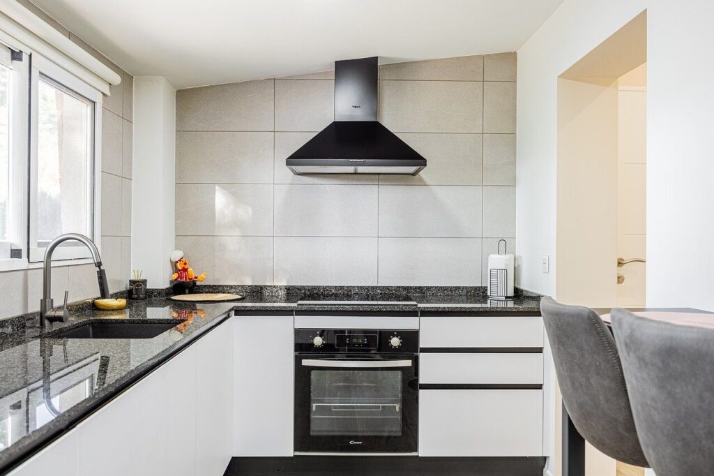 kitchen, modern, design, interior, cooking, furniture, oven, counter, clean, minimal, white, contemporary, apartment, house, home, lifestyle, stylish, cabinetry, appliances, interior design, light, luxury, architecture, dining, domestic