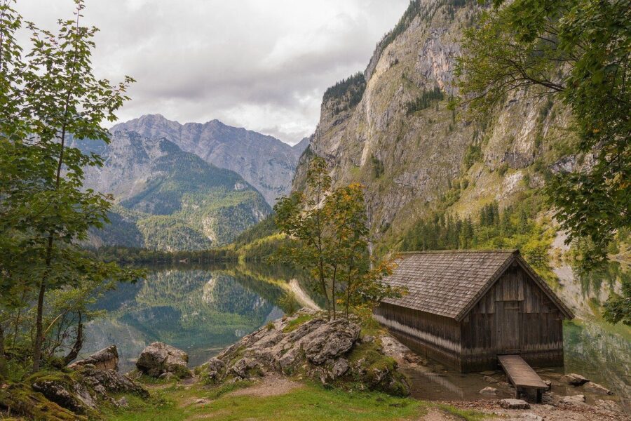 upper lake, mountain lake, boathouse, lake, mountain range, reflection, idyllic, outlook, mountains, landscape, water, mountain landscape, hut, king lake, destination, atmospheric, berchtesgaden, national park, nature, bavaria, alps, upper bavaria
