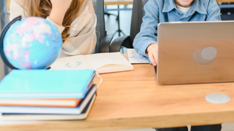 Dirbtinis intelektas keičia darbo rinką: universitetai jau svarsto atsisakyti dalies studijų programų