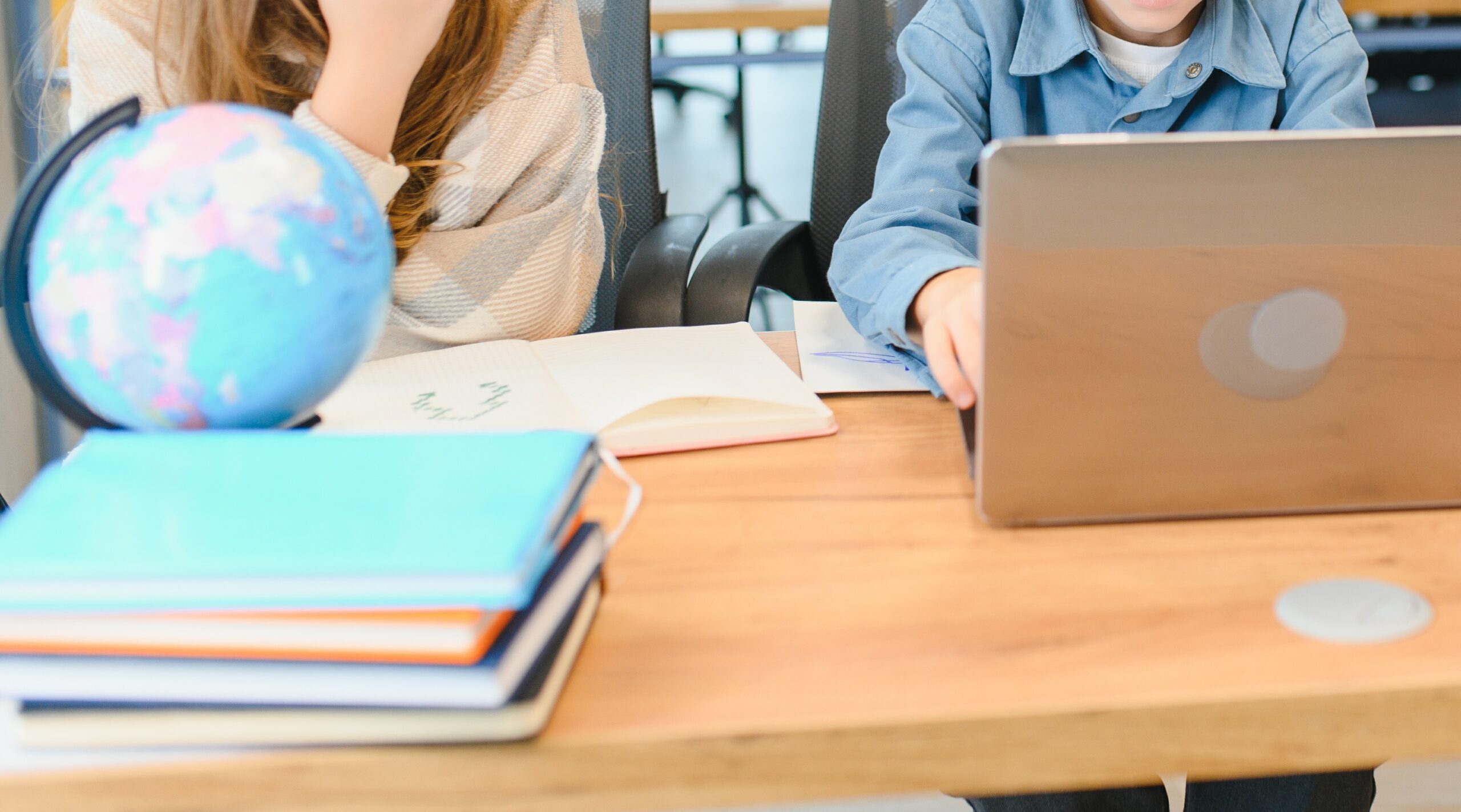 Dirbtinis intelektas keičia darbo rinką: universitetai jau svarsto atsisakyti dalies studijų programų