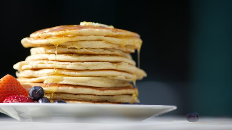 Jūsų blynai nuolat plyšta? Šis pigus ingredientas padės iškepti juos plonus ir tvirtus