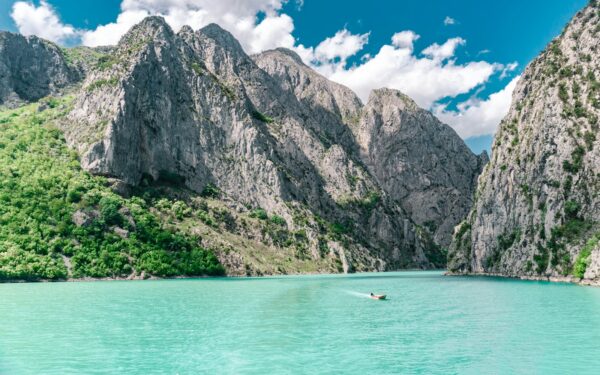 Pamirškite brangią Italiją: kodėl 2026 metais poilsis Albanijoje bus geriausias sprendimas?