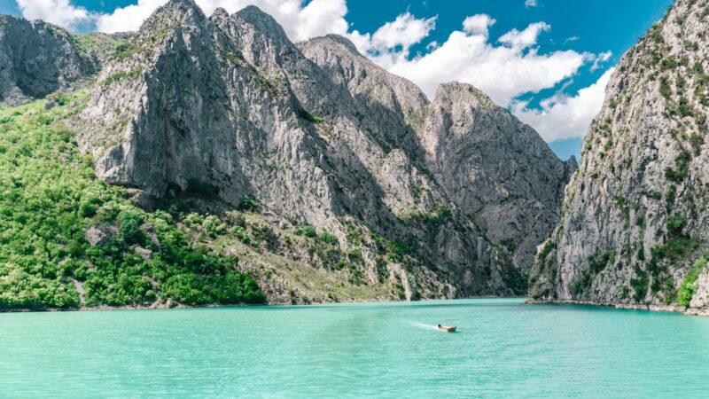 Pamirškite brangią Italiją: kodėl 2026 metais poilsis Albanijoje bus geriausias sprendimas?