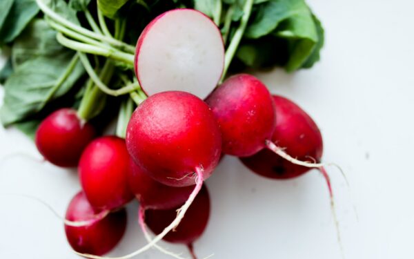 Plaukai po žiemos primena šiaudus: ši pigi pavasario daržovė prikels juos naujam gyvenimui