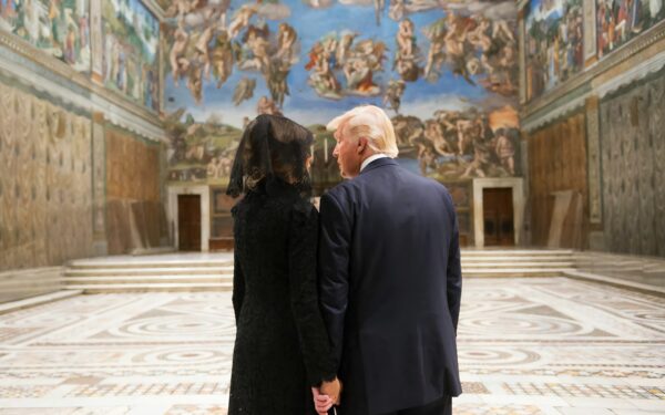 Donaldas Trumpas įsiuto: po žiauraus juoko apie Melanią reikalauja atleisti „ABC“ žvaigždę