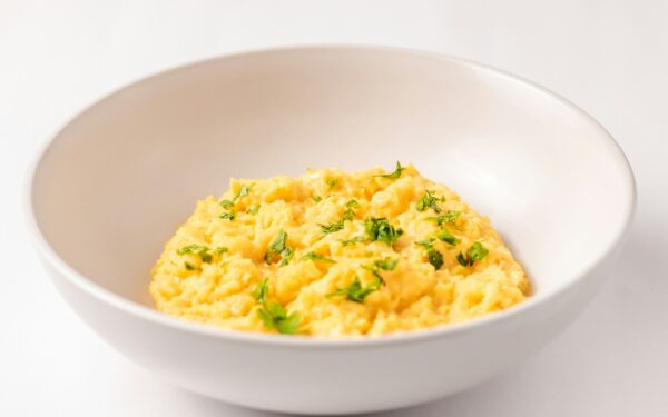 Tobula kiaušinienė tarsi debesėlis: 1 netikėtas ingredientas pavers ją restorano lygio šedevru