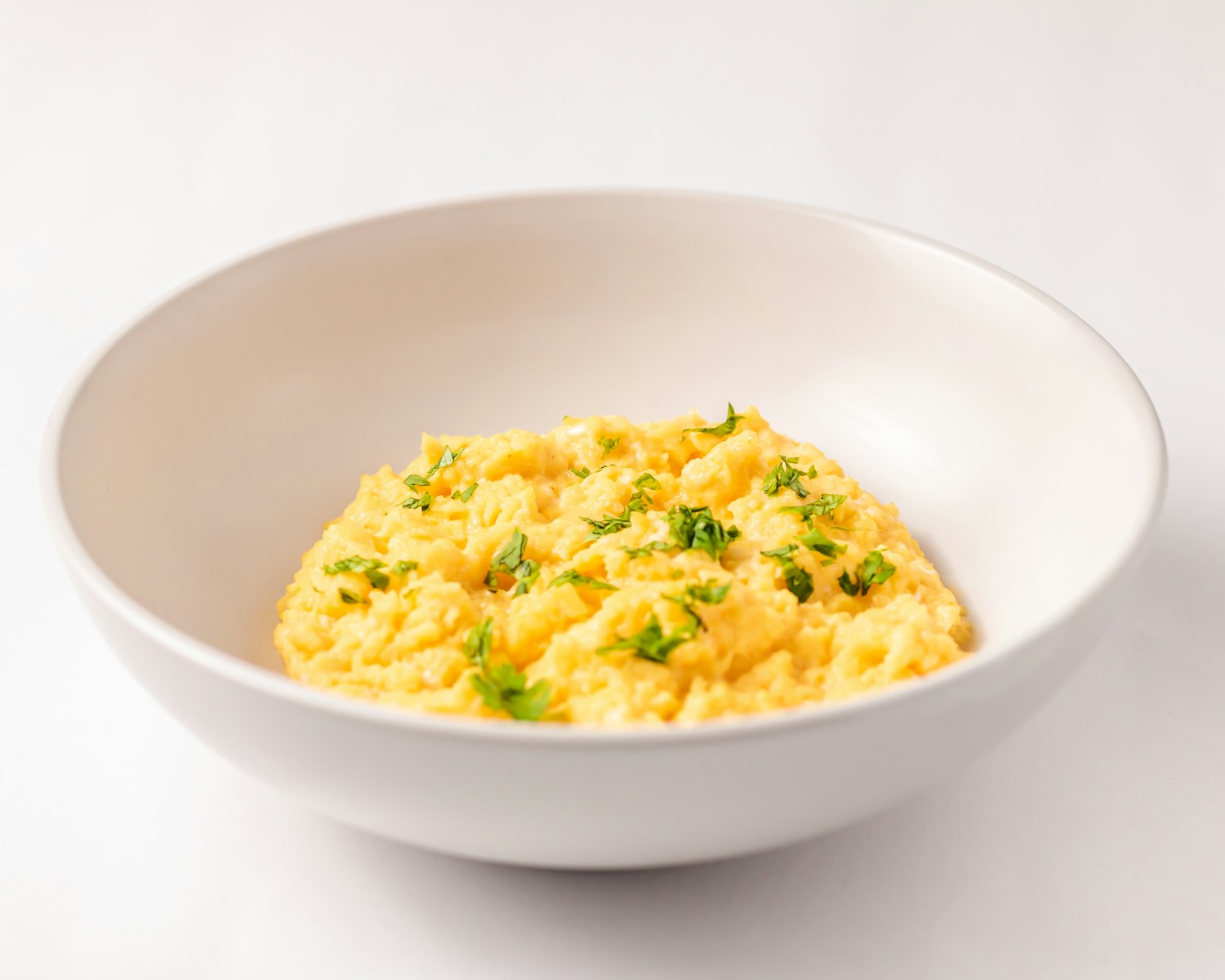 Tobula kiaušinienė tarsi debesėlis: 1 netikėtas ingredientas pavers ją restorano lygio šedevru