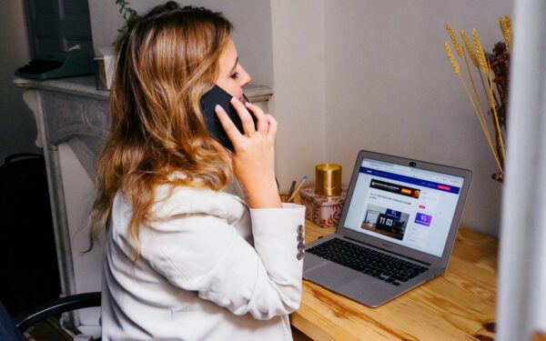 Skambutis, kainuojantis tūkstančius: kaip per kelias sekundes atpažinti telefoninį sukčių?