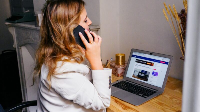 Skambutis, kainuojantis tūkstančius: kaip per kelias sekundes atpažinti telefoninį sukčių?