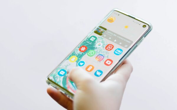 Nebegalėsite siųsti žinučių? „Samsung“ atskleidė, kuri populiari programėlė nustos veikti liepą