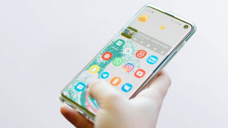 Nebegalėsite siųsti žinučių? „Samsung“ atskleidė, kuri populiari programėlė nustos veikti liepą