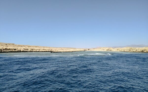 Maistas brangs ne tik dėl naftos: Hormūzo sąsiaurio krizė smogs ir jūsų šaldytuvui