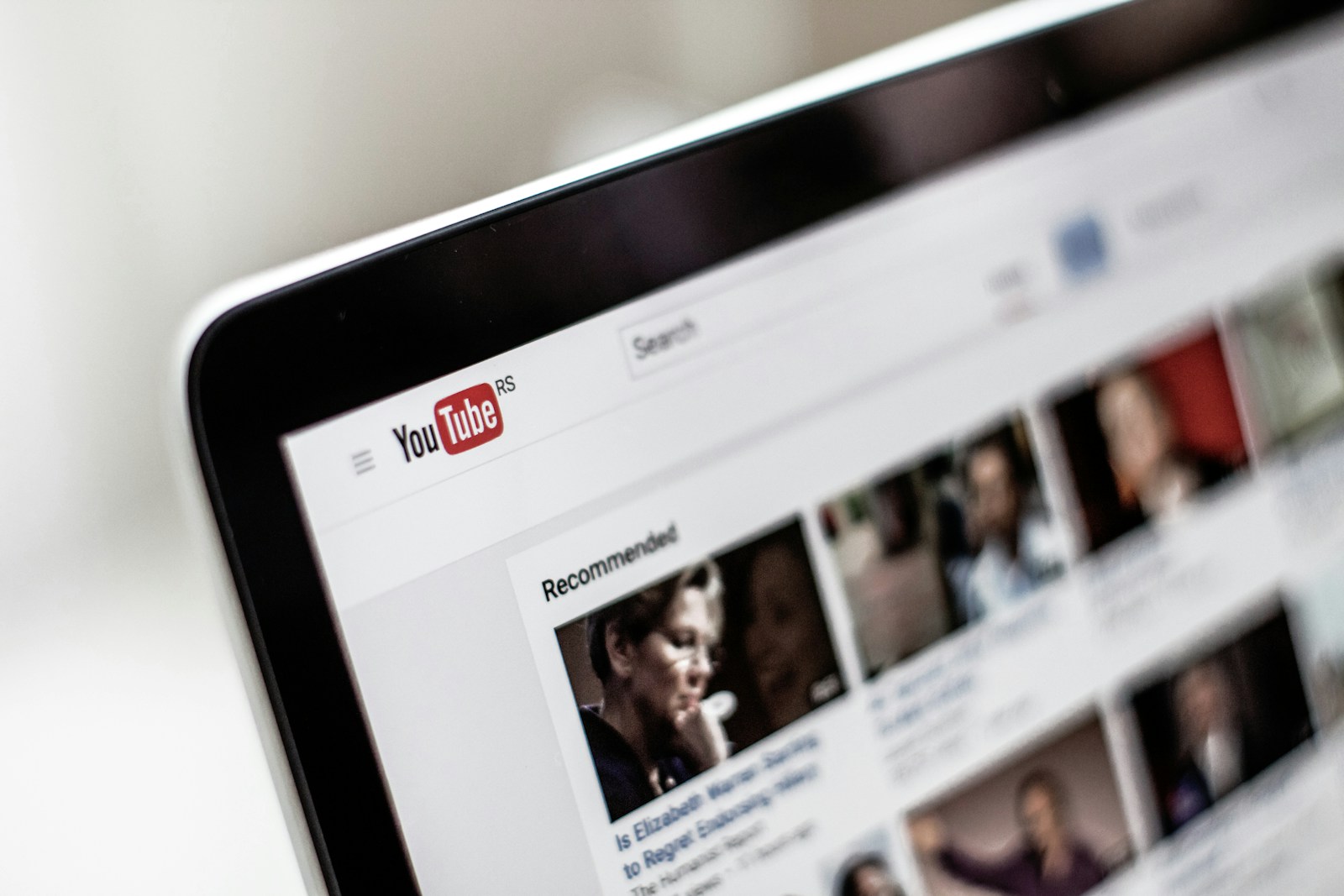 „YouTube“ testuoja naujovę žiūrovams: reklamos daugiau nebeužstos tiesioginio vaizdo?