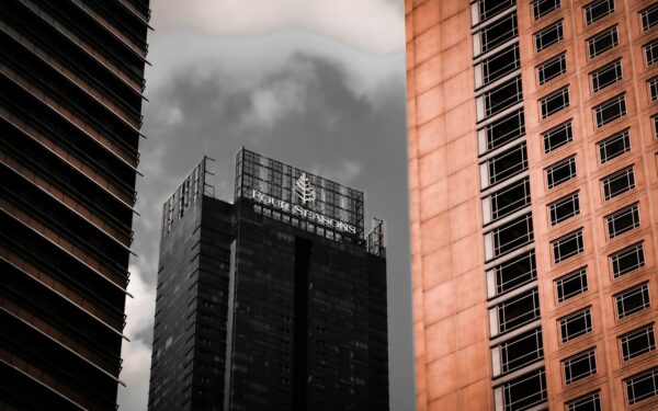 „SpaceX“ skrydis ar privati sala: sužinokite, kur už milžiniškas sumas dabar ilsisi turtuoliai