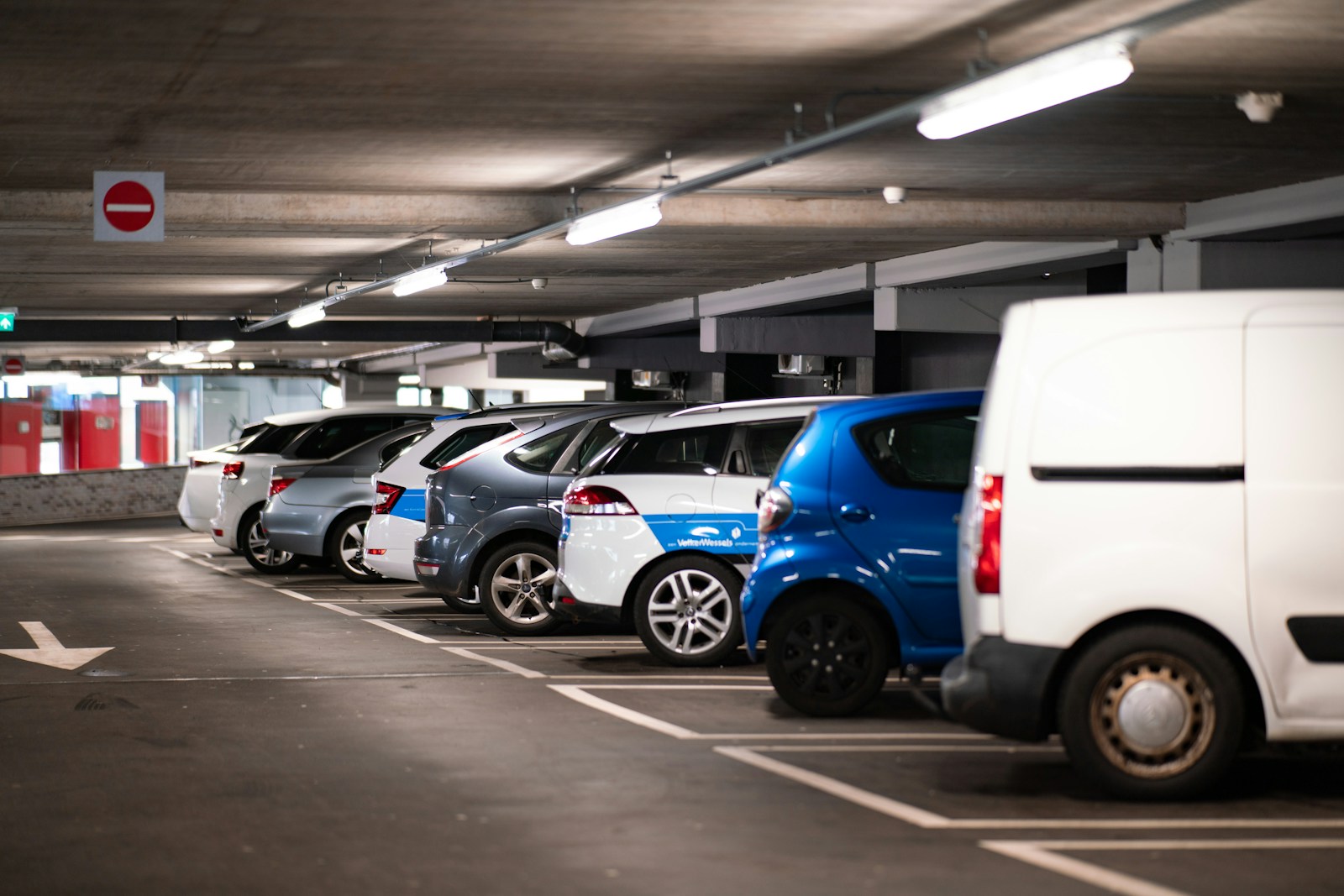 Suklusti turėtų visi vairuotojai: šių automobilių savininkai gali gauti baudą, pasitikrinkite