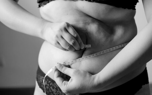 Valgote sveikai, bet svoris nekrenta? Paaiškėjo nekalti spąstai, kurie griauna jūsų dietą