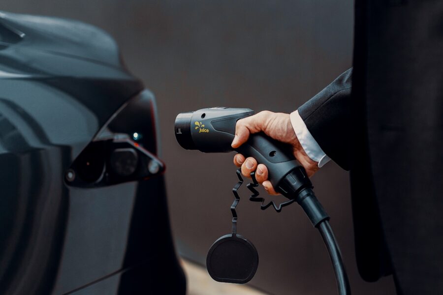 Elektrinis automobilis. Unsplash nuotr.